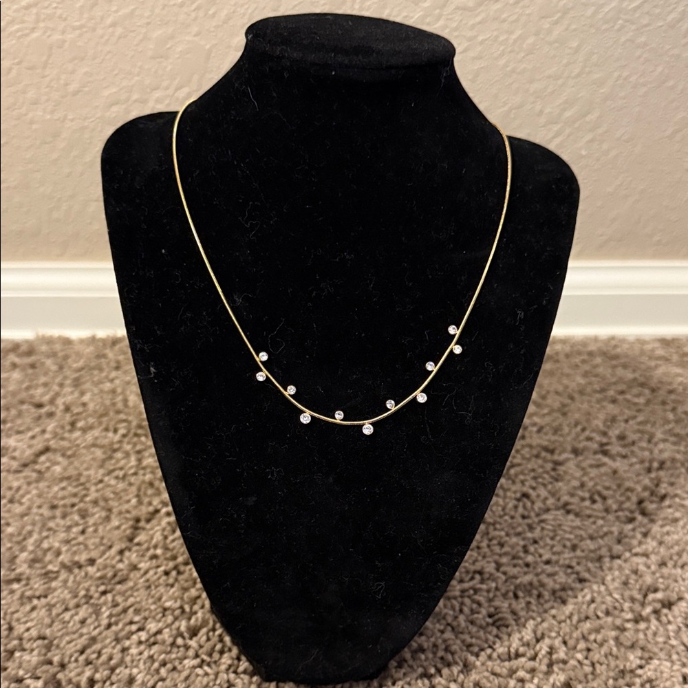 Sophisticated Gold Necklace with White Gems